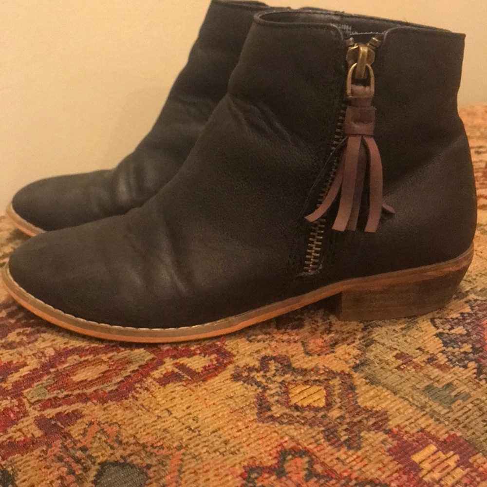 Tucker + Tate booties size 2